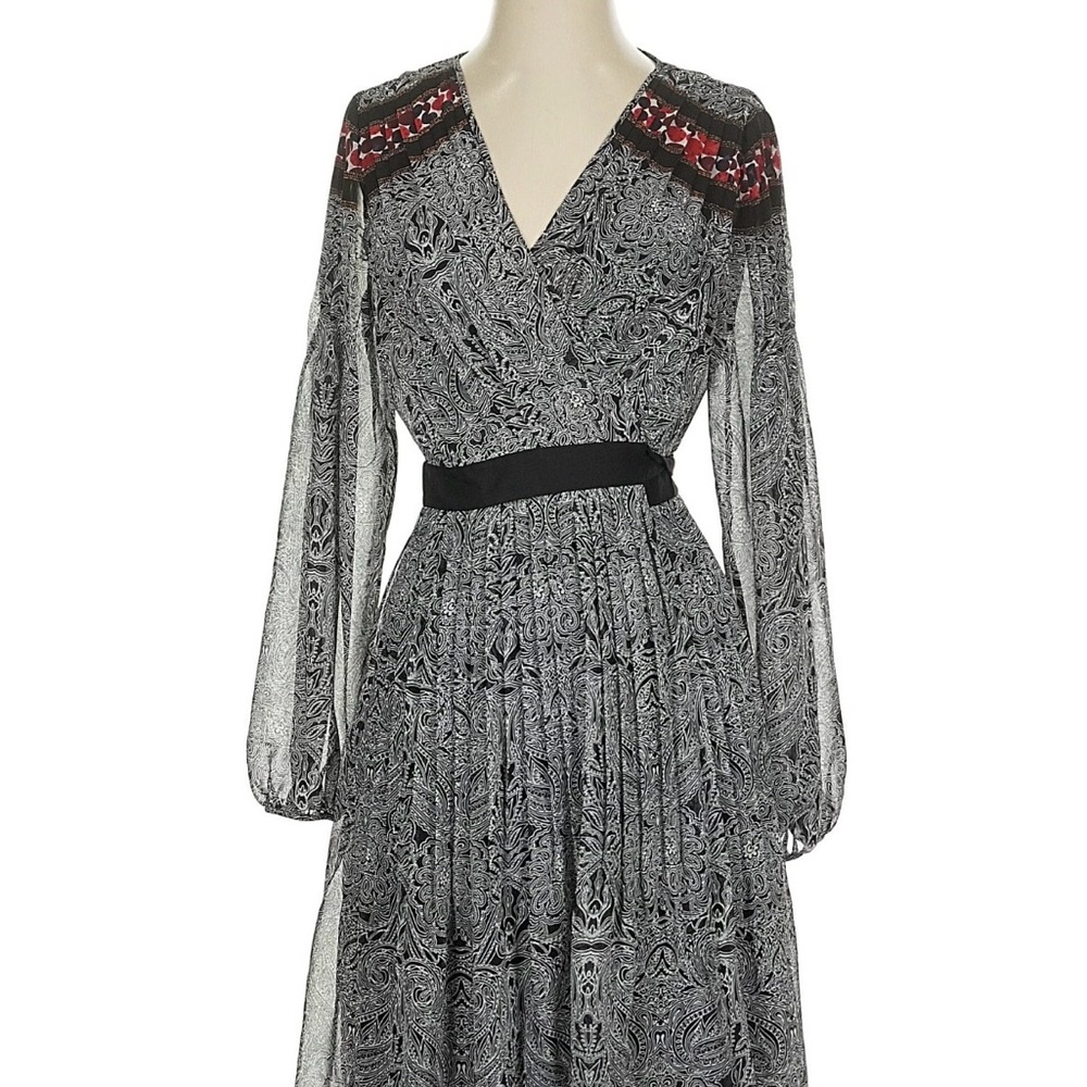 Paisley Print Long Sleeve V-Neck Dress in Black and White